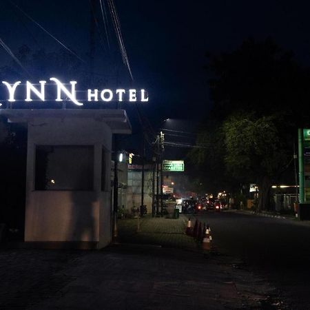 Lynn Hotel Serang Exteriör bild