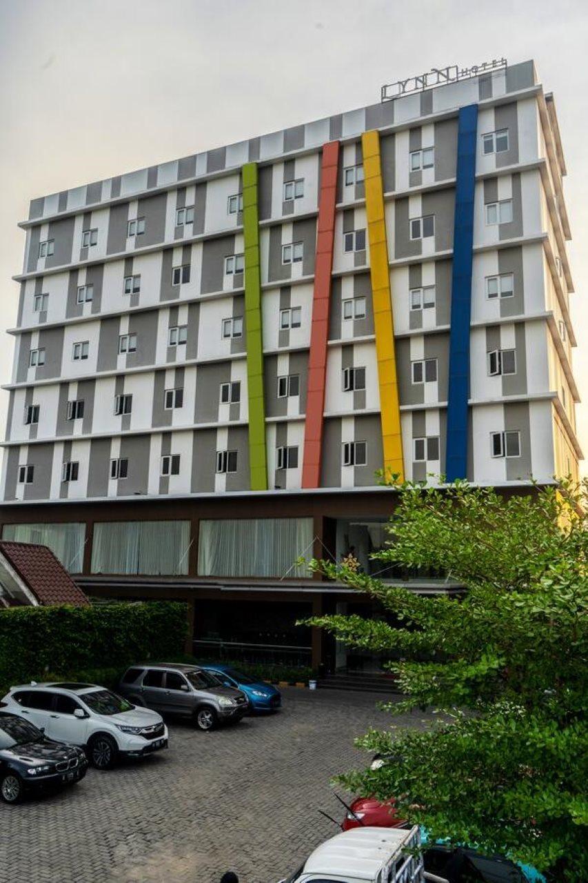 Lynn Hotel Serang Exteriör bild